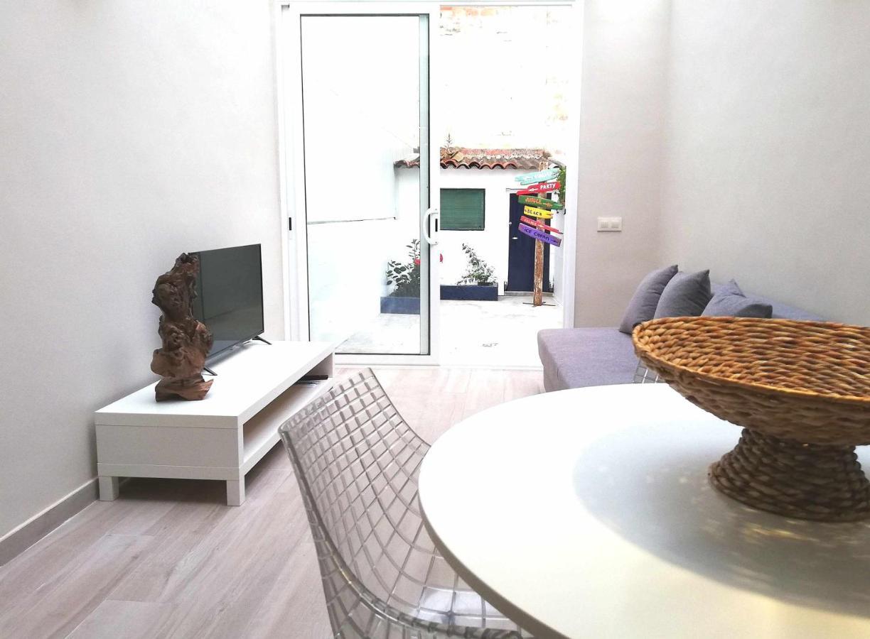 Mazi Apartments Chic Бадалона Екстериор снимка